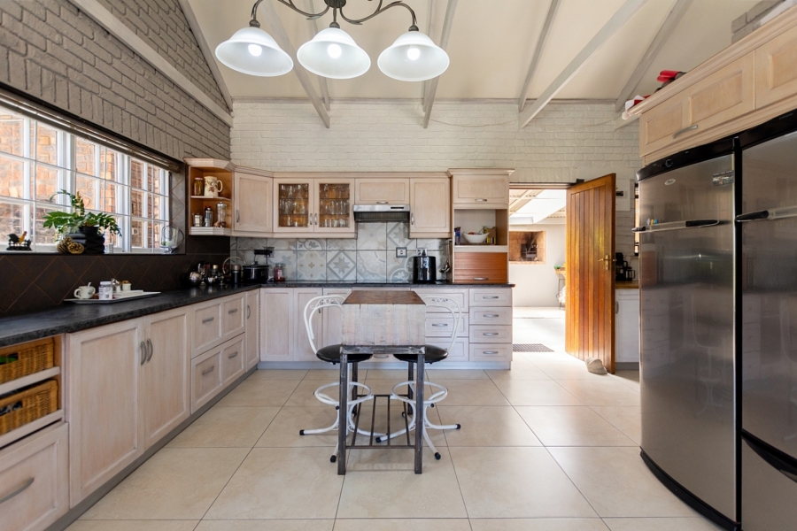 5 Bedroom Property for Sale in Middedorp Western Cape